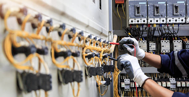 Professional Electrician technician working in Sumner, IA
